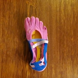 Vibram FiveFingers girl's shoe
